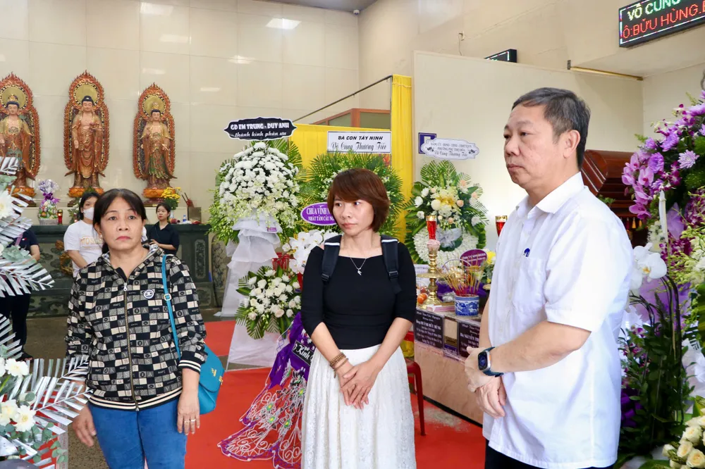 Đồng chí Dương Anh Đức thăm hỏi, động viên người nhà các nạn nhân 681e8110b91b0f45560a.jpg
