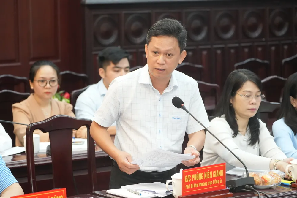 Đại diện các địa phương báo cáo với tổ công tác d32c20b8f88d71d3289c.jpg