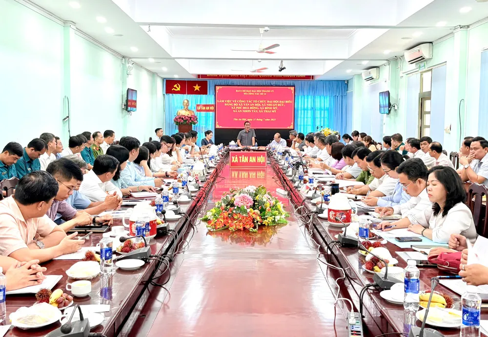 Đồng chí Phạm Thành Kiên chủ trì buổi làm việc e065cfa9fa63733d2a72.jpg