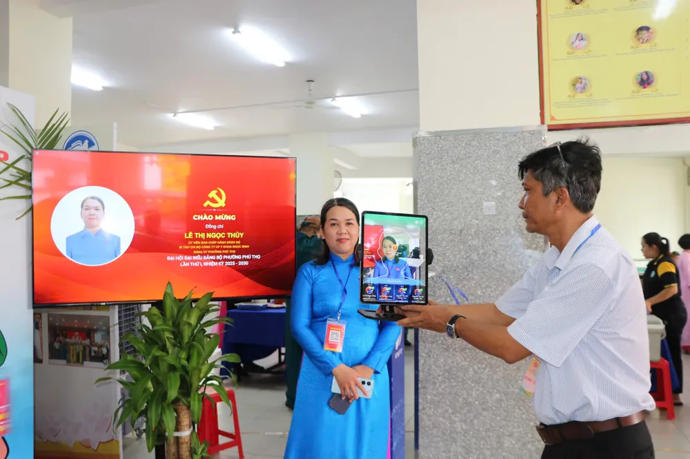 Phường ứng dụng công nghệ, nhận diện khuôn mặt cung cấp thông tin đại biểu tham dự 0db07ccaa19a29c4708b.jpg