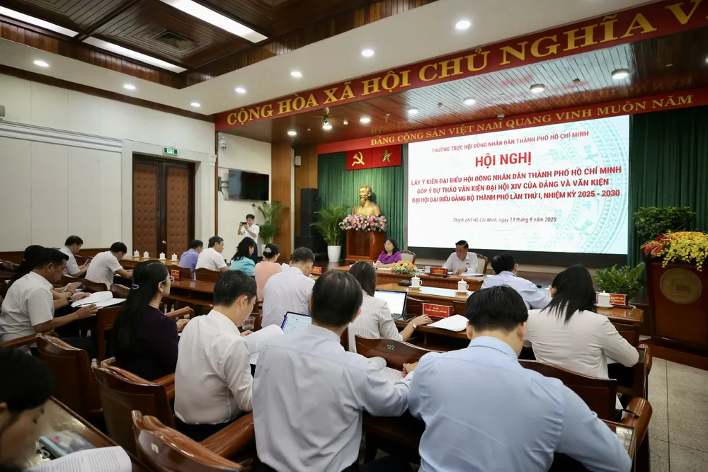 Đại biểu HĐND TPHCM tham dự hội nghị. Ảnh: DŨNG PHƯƠNG 67399632ce3c46621f2d.jpg