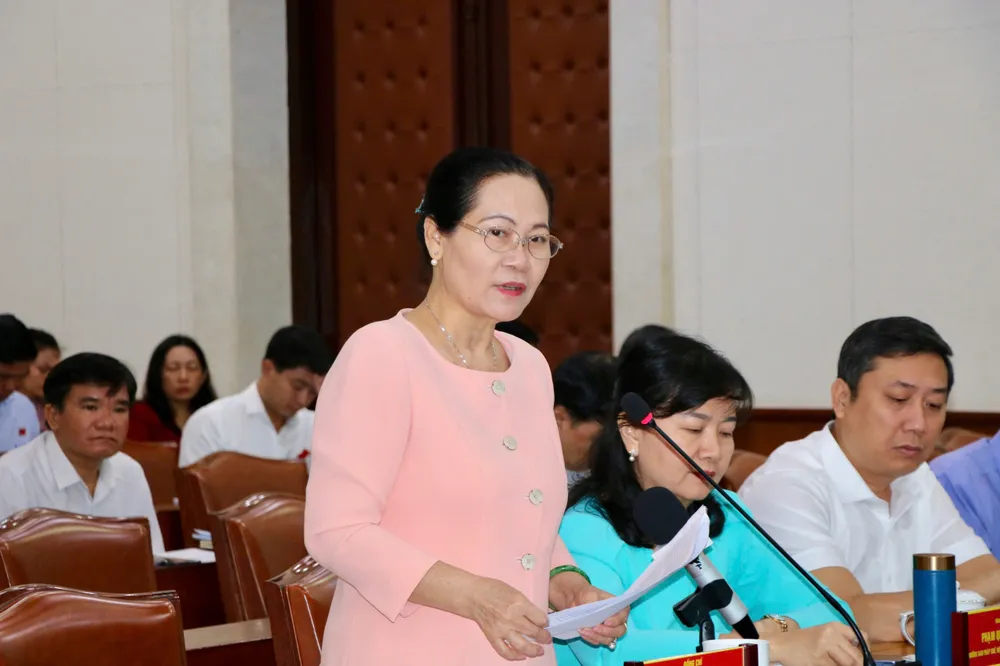 Đồng chí Nguyễn Thị Lệ, nguyên Phó Bí thư Thành ủy, nguyên Chủ tịch HĐND TPHCM phát biểu góp ý b13f4ab647bdcfe396ac.jpg