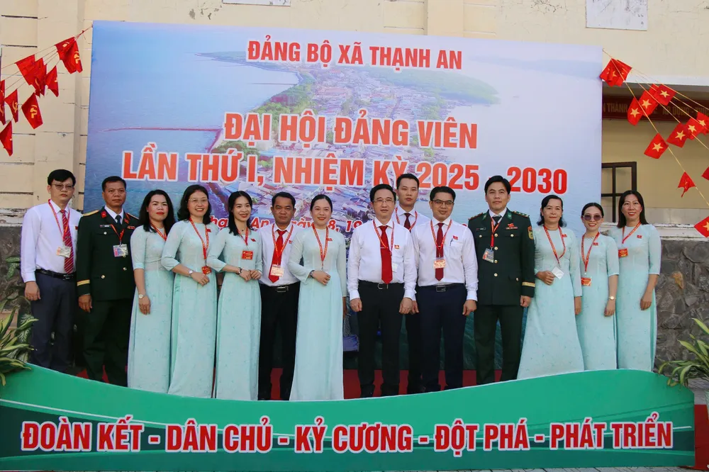 Lãnh đạo TPHCM tham dự đại hội Đảng bộ xã đảo Thạnh An IMG_0104.jpeg