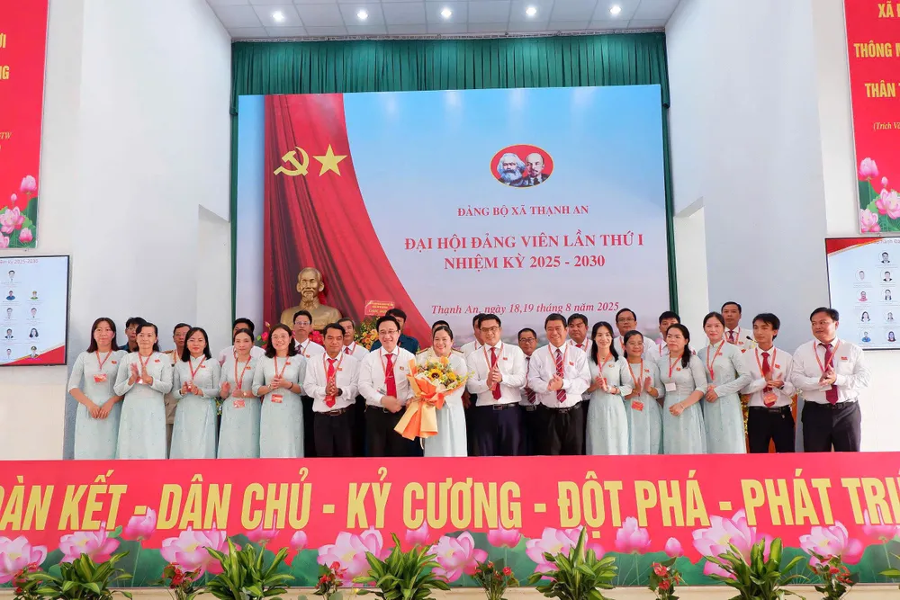 Ban Chấp hành Đảng bộ xã Thạnh An nhiệm kỳ 2025-2030 ra mắt đại hội IMG_0107.jpeg