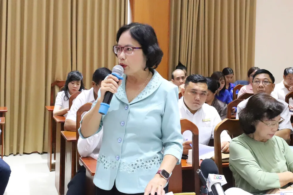 Bà bà Ung Thị Xuân Hương, Chủ tịch Hội Luật gia TPHCM nêu ý kiến 36cf6c06ddb655e80ca7.jpg