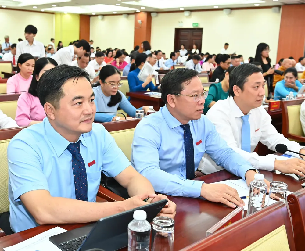 Đại biểu tham dự kỳ họp thứ 3, HĐND TPHCM khóa X, chiều 28-8. Ảnh: VIỆT DŨNG IMG_0138.jpeg