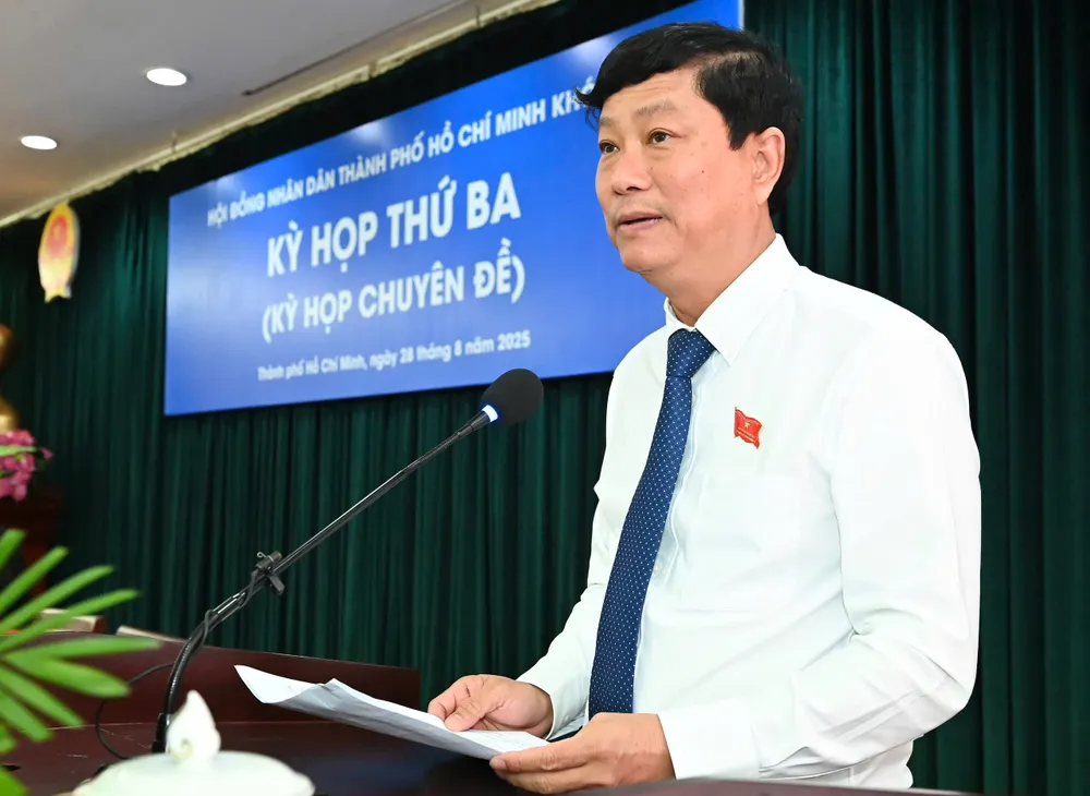 Chủ tịch HĐND TPHCM Võ Văn Minh phát biểu bế mạc kỳ họp. Ảnh: VIỆT DŨNG IMG_0159.jpeg