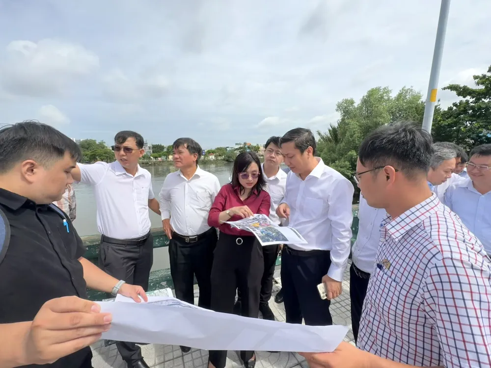 Đoàn khảo sát với sự tham gia của nhiều sở, ngành, đơn vị. Ảnh: C.V. 1af36a5d7825ad3523ca6c0bffd4d2f8.jpeg