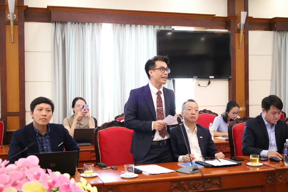 Các đại biểu tham dự nêu ý kiến 913094463182254.jpg