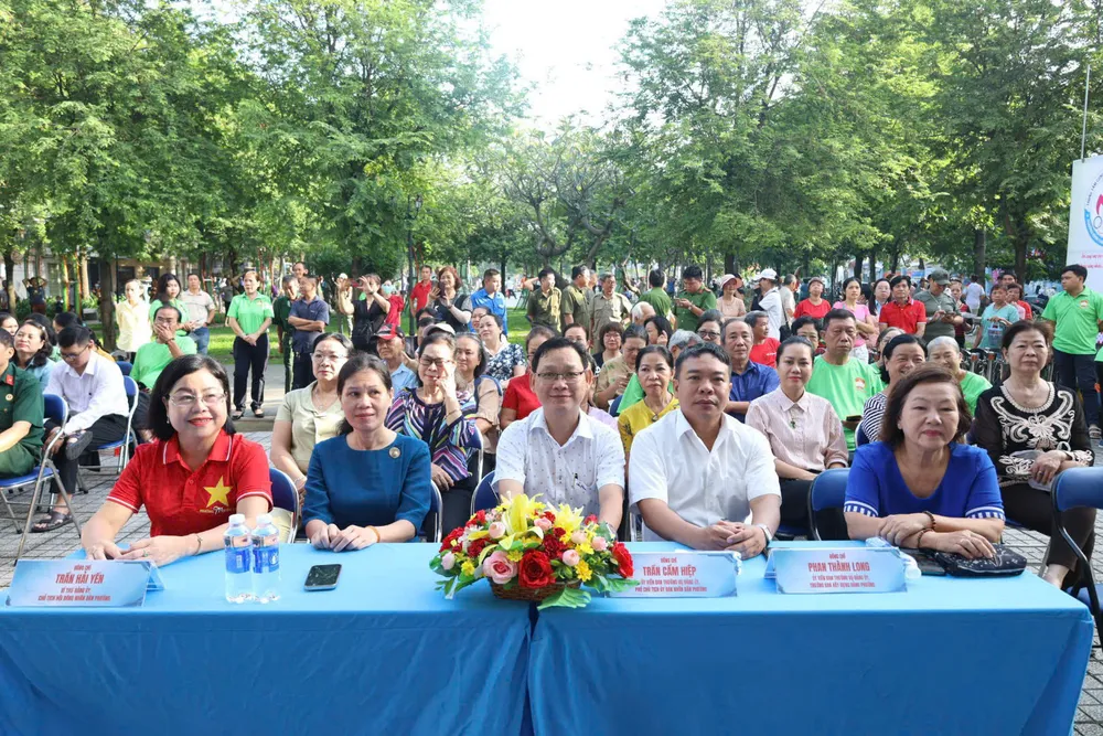 Lãnh đạo phường Bình Thới tham dự buổi khai giảng ad9c24597dacf7f2aebd.jpg