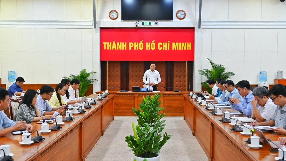 Đồng chí Nguyễn Văn Thọ, Ủy viên Ban Thường vụ Thành ủy, Phó Chủ tịch Thường trực UBND TPHCM chủ trì buổi làm việc. Ảnh: MẠNH THẮNG Phó Chủ tịch Thường trực UBND thành phố Nguyễn Văn Thọ chủ trì cuộc họp.jpeg