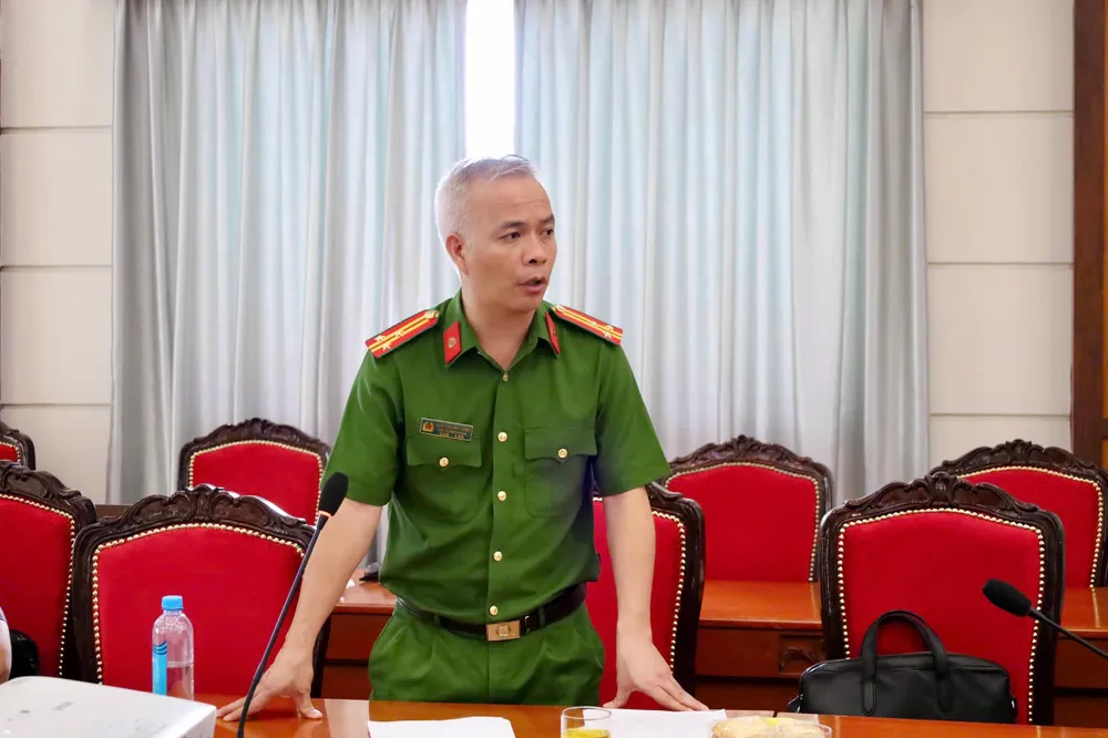 Đại biểu nêu ý kiến góp ý tại hội nghị. Ảnh: CẨM NƯƠNG 083b1bda8f9b02c55b8a.jpg