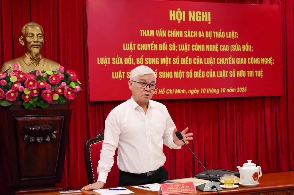 Đồng chí Nguyễn Văn Lợi phát biểu đề dẫn tại hội nghị. Ảnh: CẨM NƯƠNG IMG_0512.jpeg