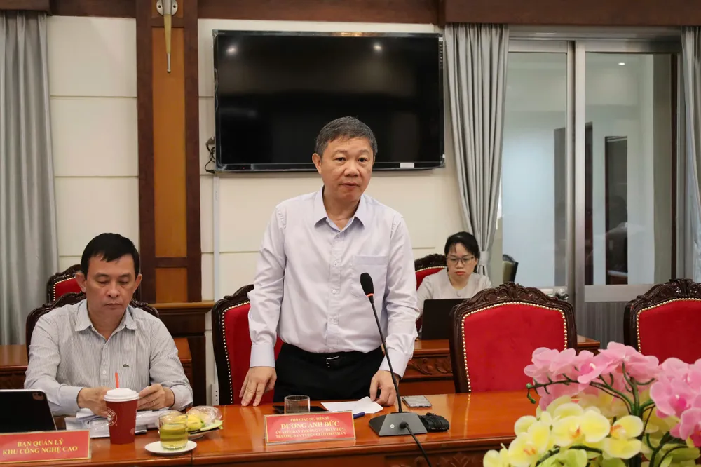 Đồng chí Dương Anh Đức, Ủy viên Ban Thường vụ Thành ủy, Trưởng Ban Tuyên giáo và Dân vận Thành ủy TPHCM nêu ý kiến tại hội nghị. Ảnh: CẨM NƯƠNG IMG_0513.jpeg