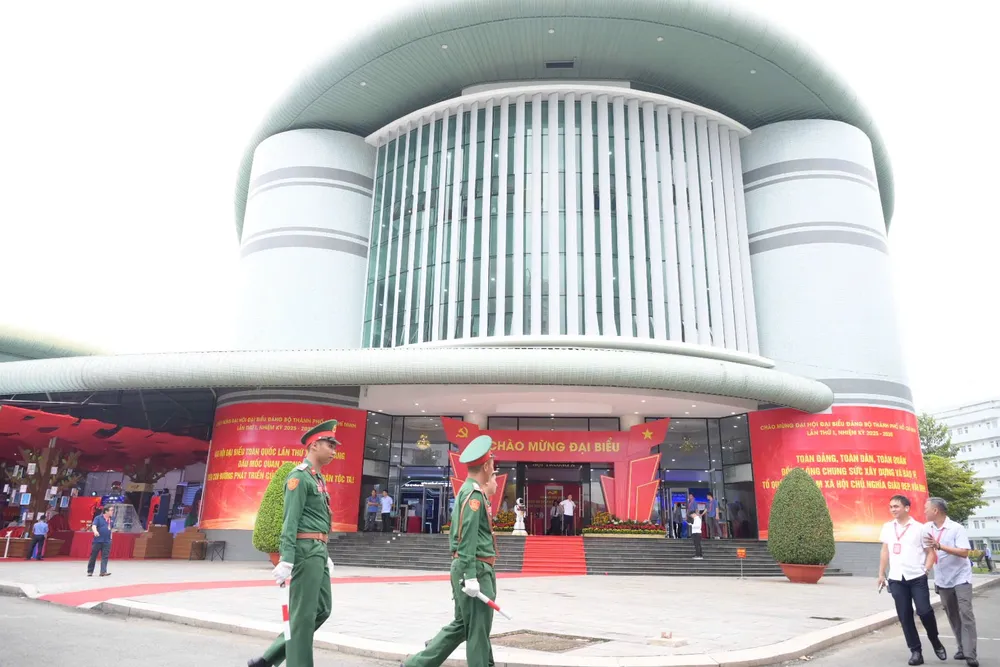 Tại Học viện Cán bộ TPHCM, an ninh trật tự được siết chặt đảm bảo cho kỳ đại hội an toàn, thành công. Ảnh: VĂN MINH IMG_0535.jpeg