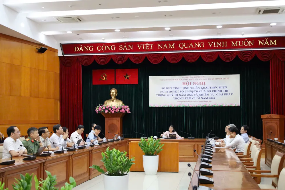 Lãnh đạo TPHCM tham dự trực tuyến phiên họp a2a466b9d8af55f10cbe (1).jpg