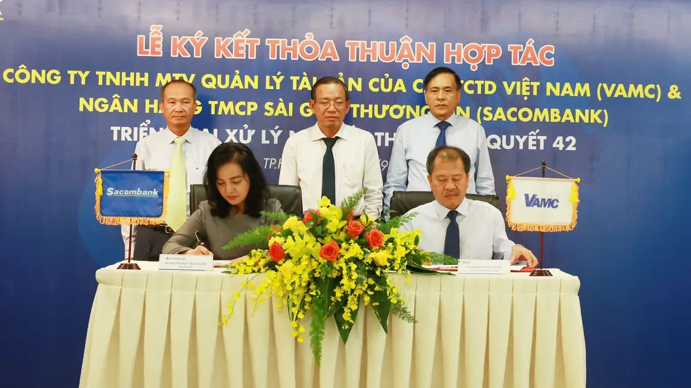 Sacombank bán thêm 2.580 tỷ đồng nợ xấu