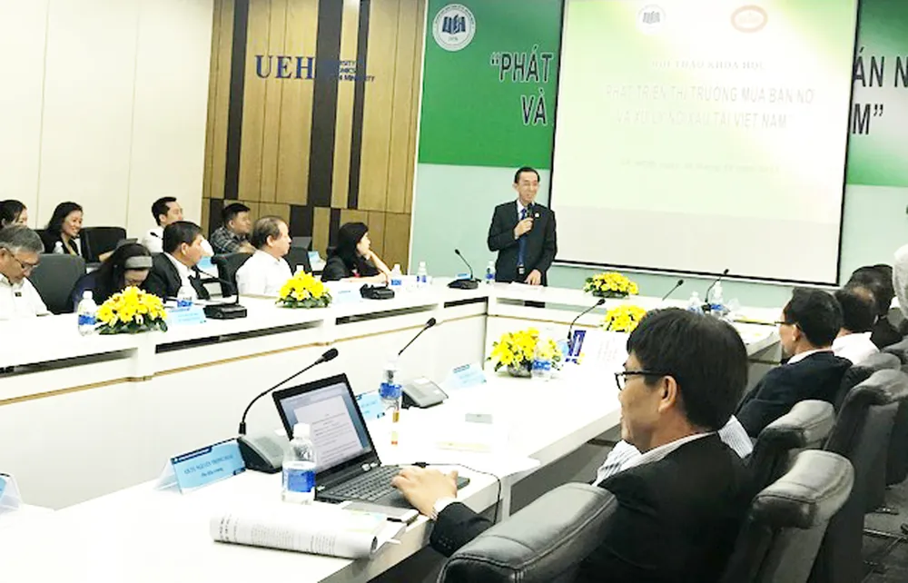 Nhìn nợ ngân hàng theo khía cạnh "ân nhân" ảnh 1 Nhìn nợ ngân hàng theo khía cạnh "ân nhân" ảnh 1