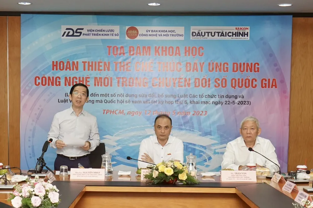 Nhà báo Nguyễn Nhật, Phó Tổng Biên tập báo SGGP phát biểu tại tọa đàm. Ảnh: HOÀNG HÙNG Nhà báo Nguyễn Nhật, Phó Tổng Biên tập báo SGGP phát biểu tại tọa đàm. Ảnh: HOÀNG HÙNG