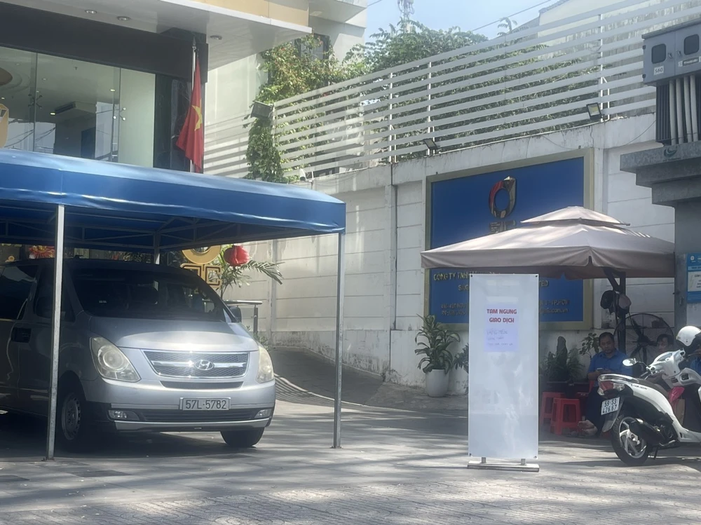 Trụ sở chính của Công ty SJC thông báo tạm ngừng giao dịch vào cuối tuần. Ảnh: HẠNH NHUNG SJC .jpg