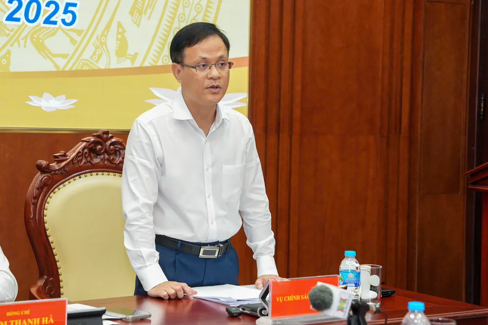 Ông Phạm Chí Quang, Vụ trưởng Vụ Chính sách tiền tệ (NHNN) phát biểu tại buổi họp báo Pham Chi Quang .jpg