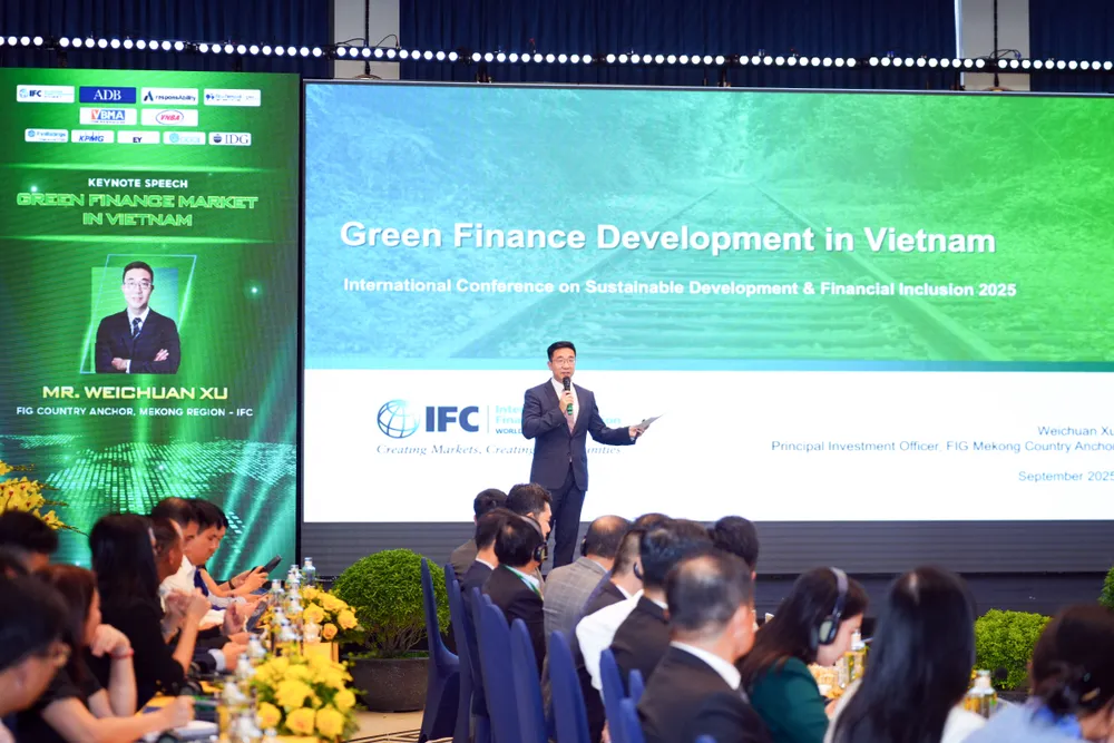 Ông Weichuan Xu, đại diện Tổ chức Tài chính Quốc tế (IFC) phát biểu tại hội thảo IFC.jpg