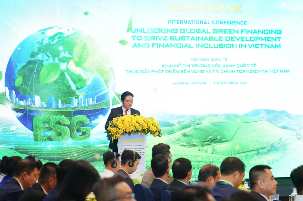 Ông Trần Khải Hoàn, Thành viên HĐQT kiêm Quyền Tổng Giám đốc Nam A Bank phát biểu tại hội thảo Ong Hoan .jpg