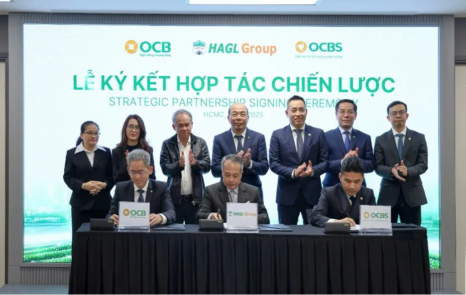 OCB, OCBS và HAGL ký kết hợp tác chiến lược thúc đẩy tài chính xanh ngày 25-11. Ảnh: NHUNG NGUYỄN