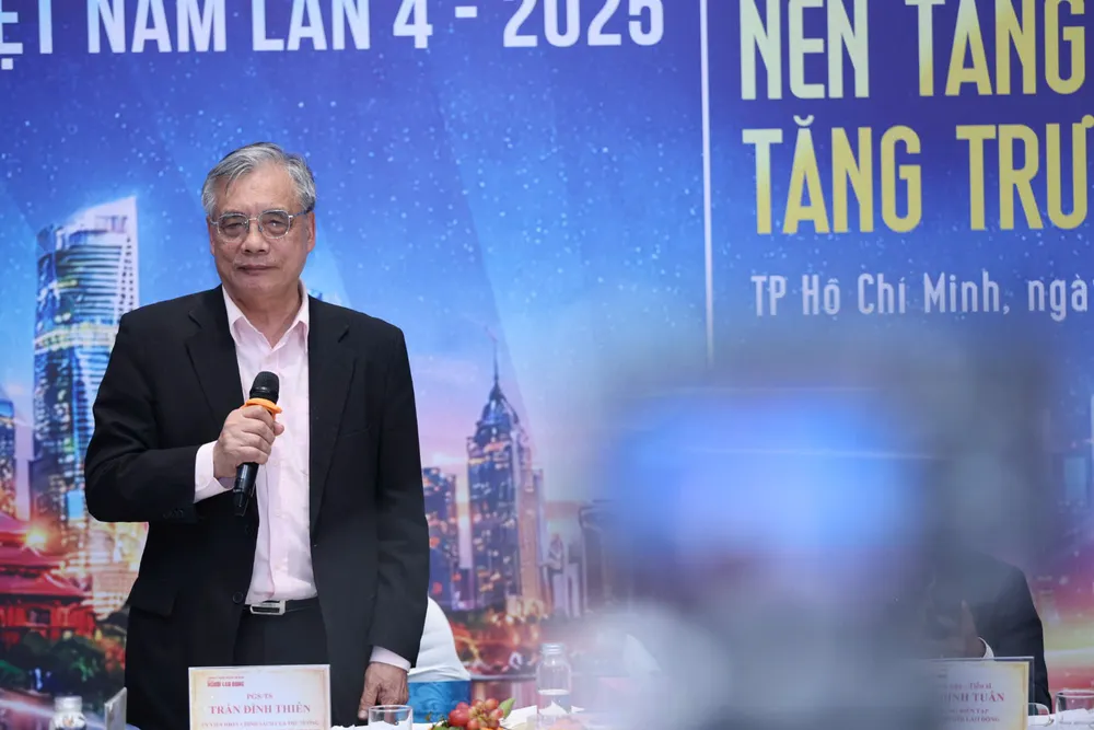 PGS-TS Trần Đình Thiên phát biểu tại diễn đàn