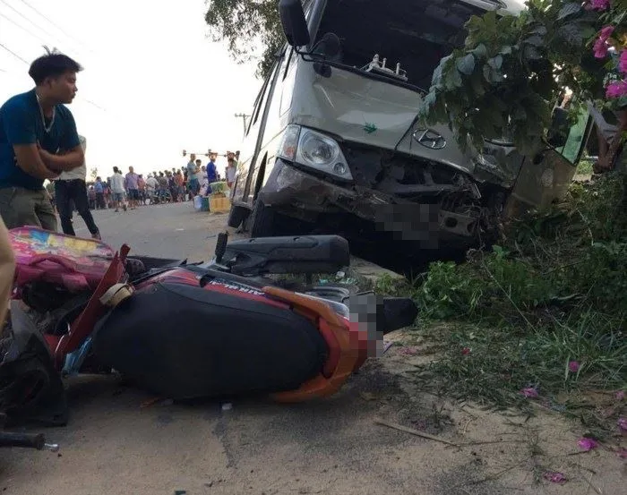 Yêu cầu khởi tố vụ xe khách tông chết 2 cháu bé gây xôn xao dư luận ảnh 2 Yêu cầu khởi tố vụ xe khách tông chết 2 cháu bé gây xôn xao dư luận ảnh 2