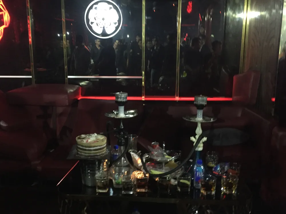 Đột kích quán bar, phát hiện nhiều nam nữ nghi “phê” ma túy ảnh 3