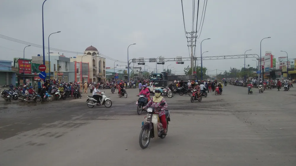 Va chạm xe ben, đôi vợ chồng bị cuốn vào gầm xe tử vong ảnh 2