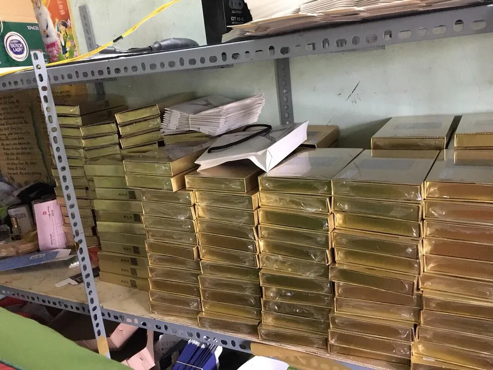 Đột kích cơ sở chuyên sản xuất nước hoa giả nhãn hiệu nổi tiếng số lượng khủng ảnh 2