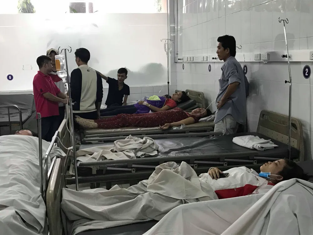 Hàng trăm công nhân ở Bình Dương nhập viện sau bữa ăn trưa  ảnh 1 Hàng trăm công nhân ở Bình Dương nhập viện sau bữa ăn trưa  ảnh 1