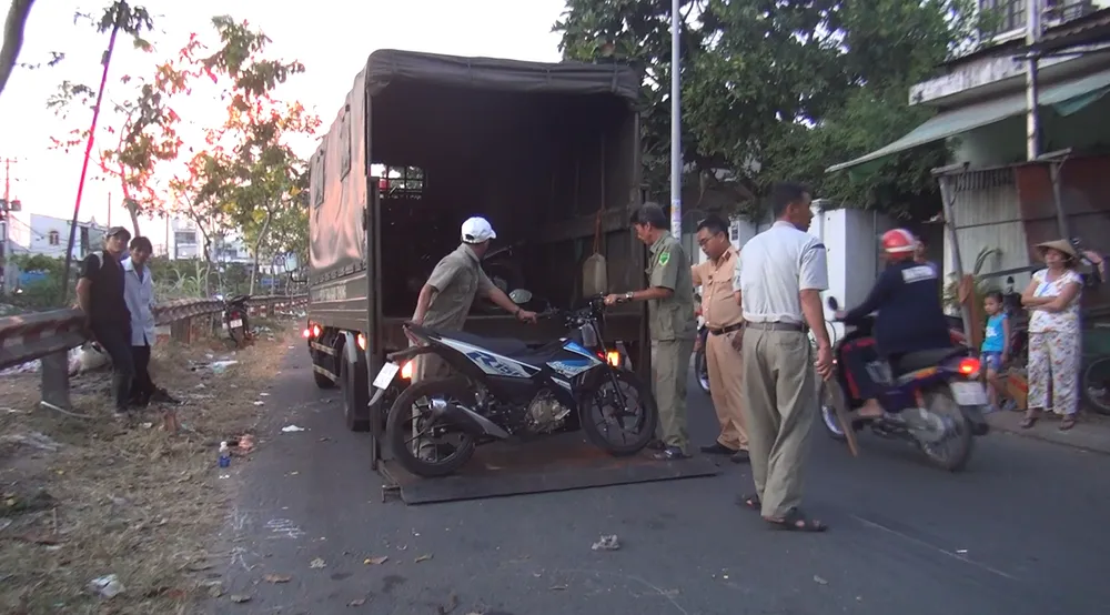 Nam thanh niên chết bất thường cạnh xe máy với vết cắt sâu ở cổ  ảnh 4