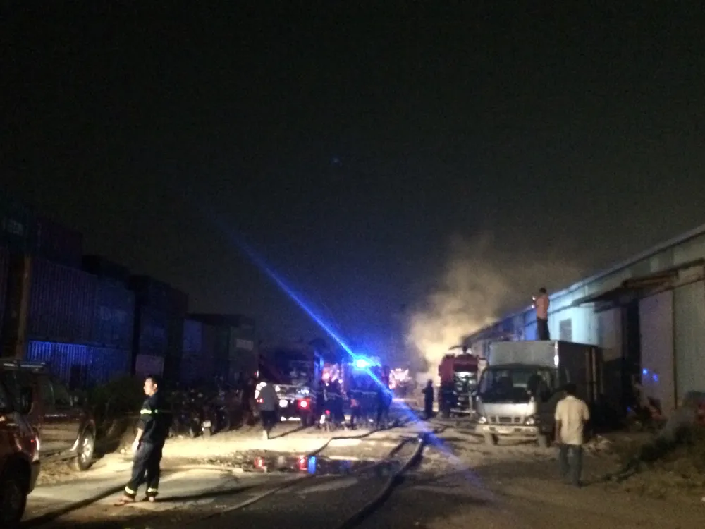 Cháy lớn kho giấy gần 2.000m² tại TPHCM ảnh 3