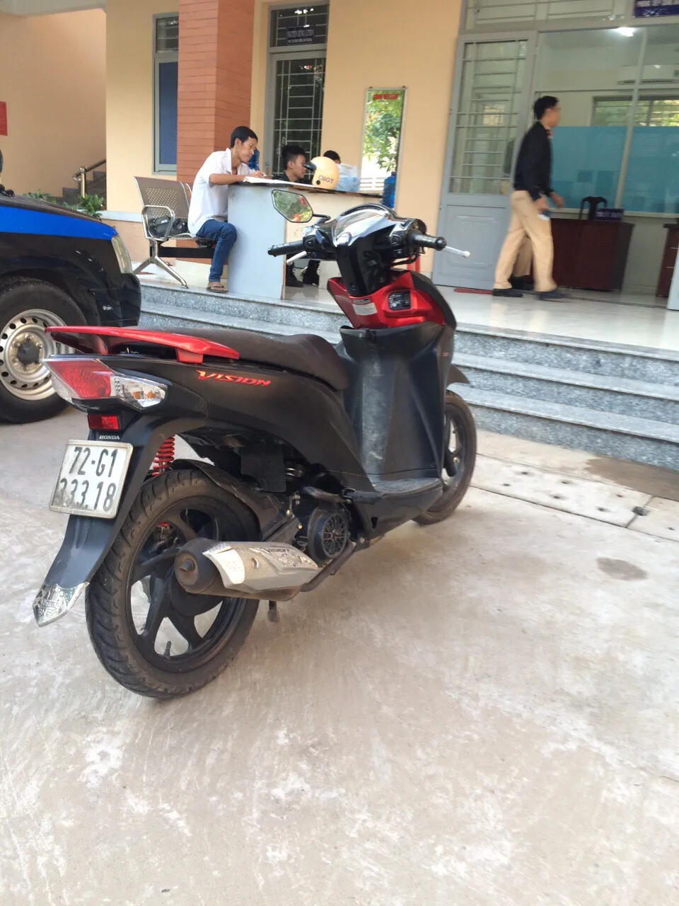 CSGT TPHCM tóm gọn nam thanh niên trộm tài sản trên phố ảnh 2