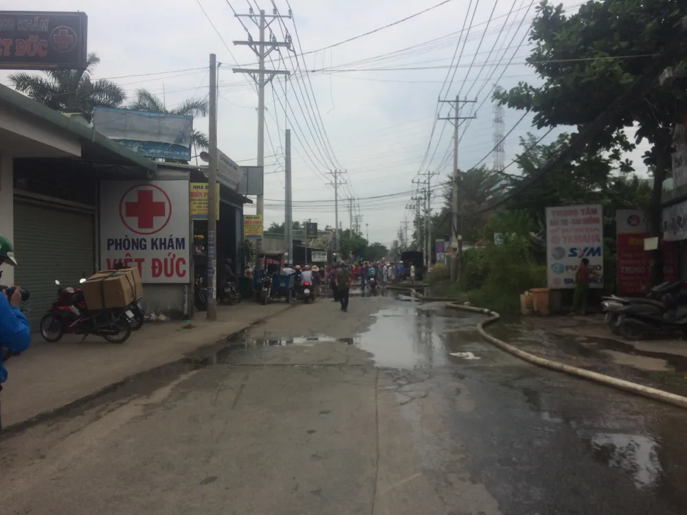 Cháy lớn tại công ty may mặc ở Hóc Môn, công nhân tháo chạy tán loạn ảnh 4