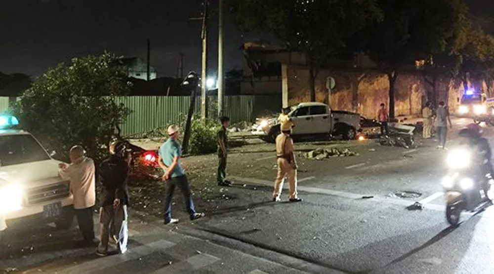 Vụ xe bán tải húc hàng loạt xe máy, 2 người chết: Tài xế đạp nhầm chân ga? ảnh 9