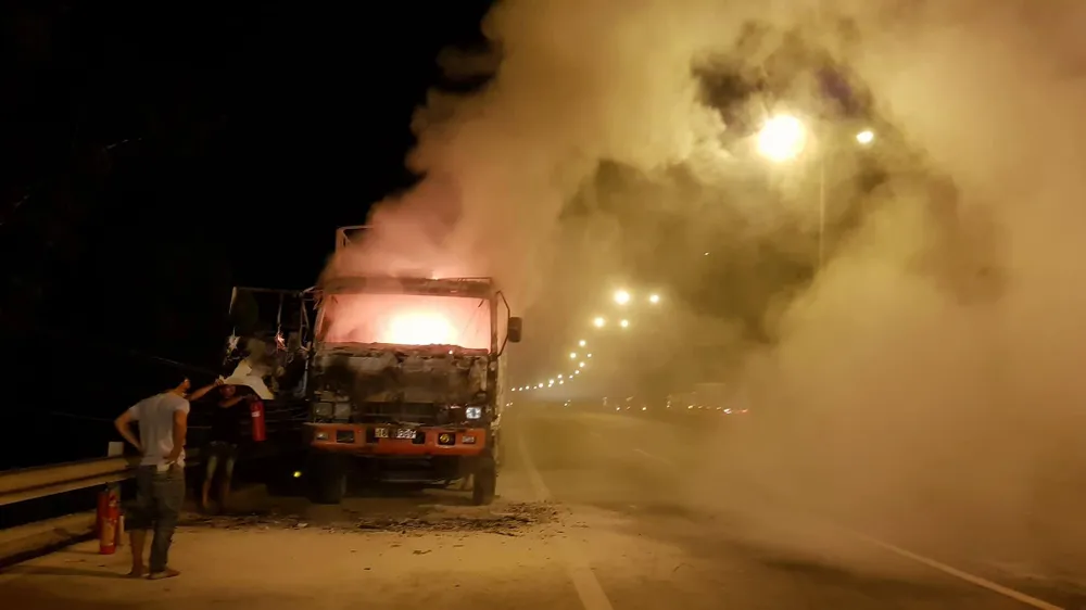 Xe khách cháy rụi trên cao tốc TPHCM – Trung Lương ảnh 3