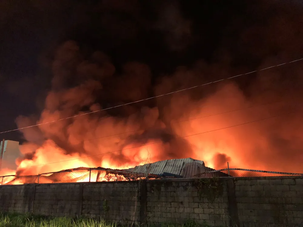 Hàng trăm chiến sĩ PCCC tham gia chữa cháy tại Khu công nghiệp Vĩnh Lộc ảnh 3