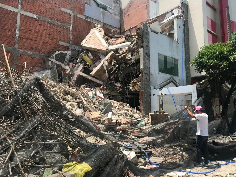 Sập nhà 2 tầng ở quận 6, ba người thương vong ảnh 3 Sập nhà 2 tầng ở quận 6, ba người thương vong ảnh 3