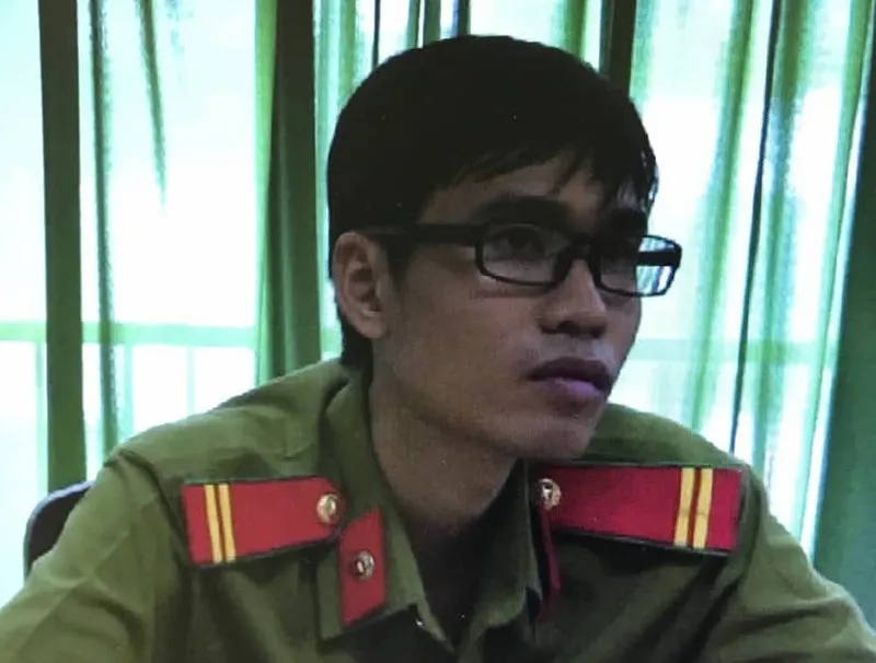 Khởi tố cặp nam nữ dùng đá tấn công công an ảnh 4 Khởi tố cặp nam nữ dùng đá tấn công công an ảnh 4