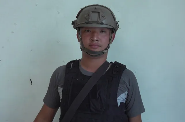 Khởi tố cặp nam nữ dùng đá tấn công công an ảnh 3 Khởi tố cặp nam nữ dùng đá tấn công công an ảnh 3