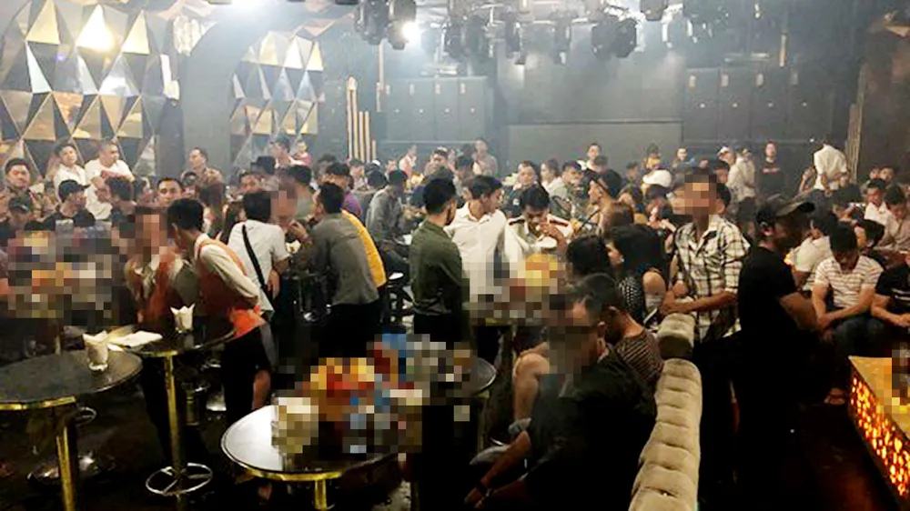 Kiểm tra quán bar Đông Kinh, phát hiện 95 người dương tính ma túy ảnh 1