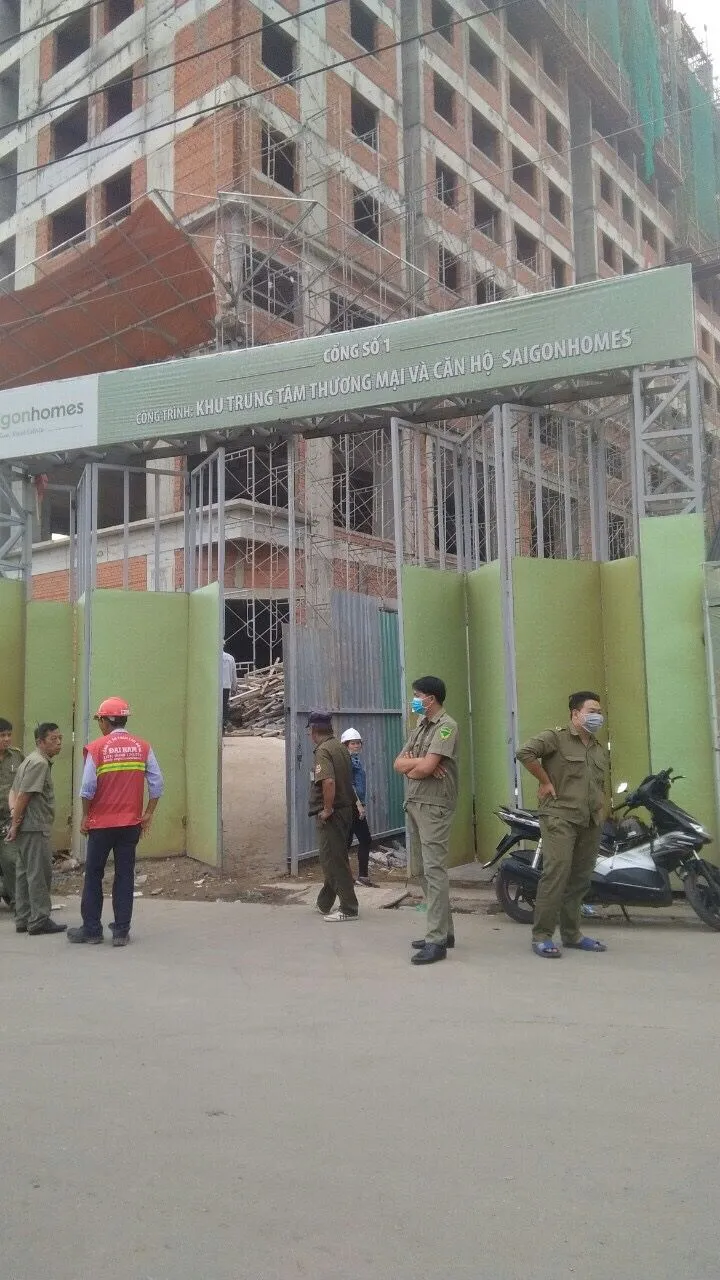 Rơi từ tầng 10 công trình Saigon Homes, 2 công nhân tử vong ảnh 4 Rơi từ tầng 10 công trình Saigon Homes, 2 công nhân tử vong ảnh 4