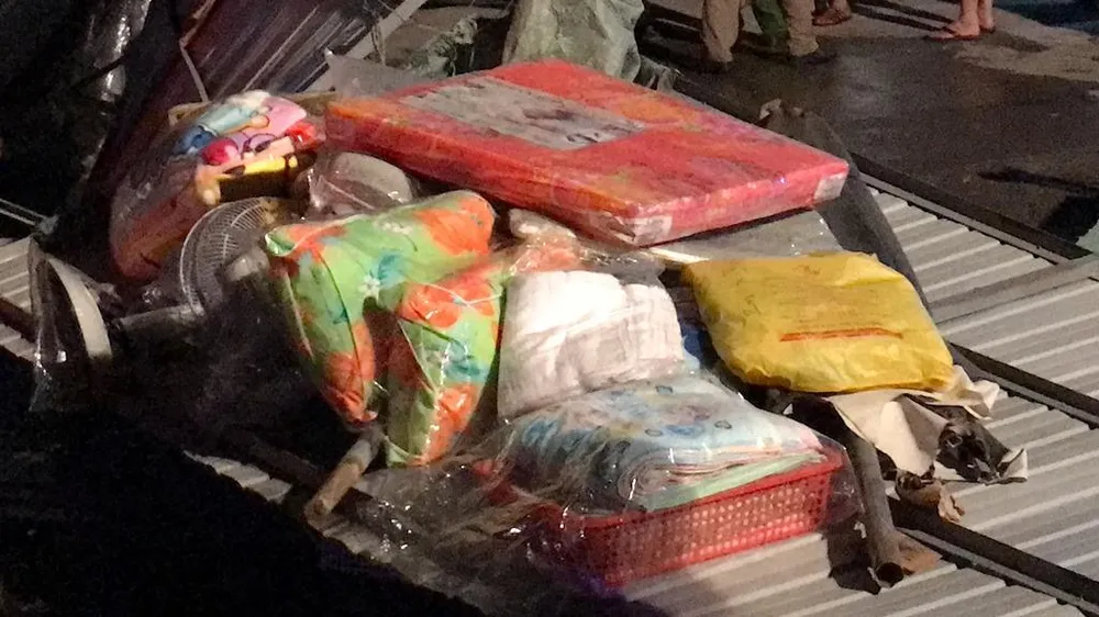 Cửa hàng tạp hoá bốc cháy dữ dội ở quận 9 ảnh 9 Cửa hàng tạp hoá bốc cháy dữ dội ở quận 9 ảnh 9
