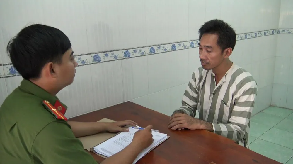 Bắt người nước ngoài cùng 4 chai nhựa chứa 1.913 viên ma túy ảnh 1 Bắt người nước ngoài cùng 4 chai nhựa chứa 1.913 viên ma túy ảnh 1