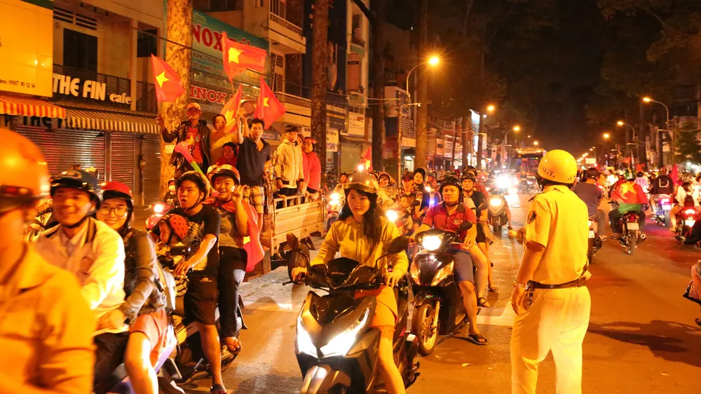 “Đi bão” sau trận đấu Việt Nam - Mailaysia, 84 trường hợp bị xử phạt ảnh 12 “Đi bão” sau trận đấu Việt Nam - Mailaysia, 84 trường hợp bị xử phạt ảnh 12