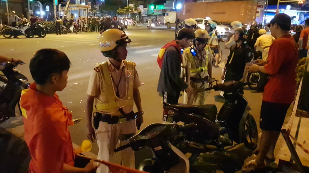 Triển khai công tác đảm bảo trật tự, ATGT trước, trong và sau trận chung kết AFF Cup ảnh 4 Triển khai công tác đảm bảo trật tự, ATGT trước, trong và sau trận chung kết AFF Cup ảnh 4